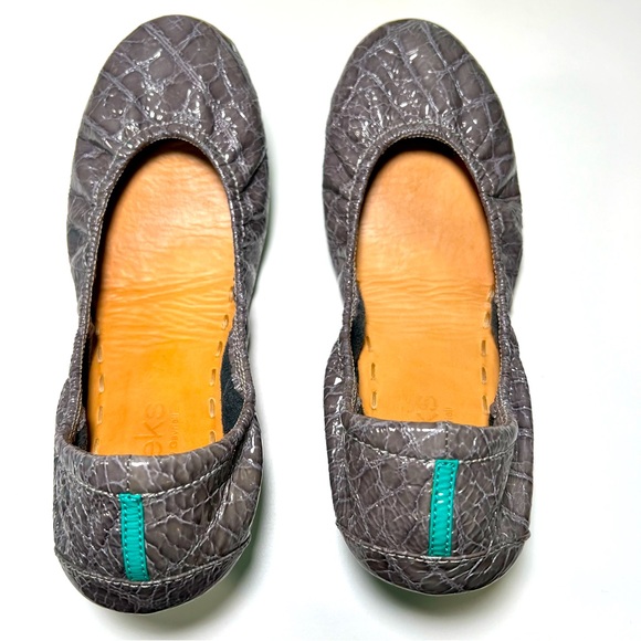 Tieks ballet flats patent leather grey croc new with box Sz 7 - Picture 2 of 8